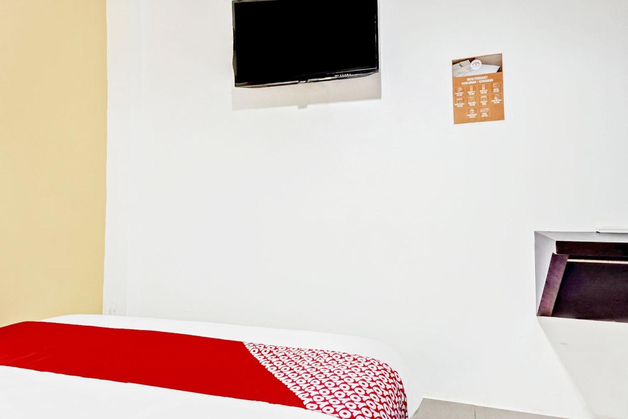 Super Oyo 90692 Point Hostel Jakarta Exterior photo