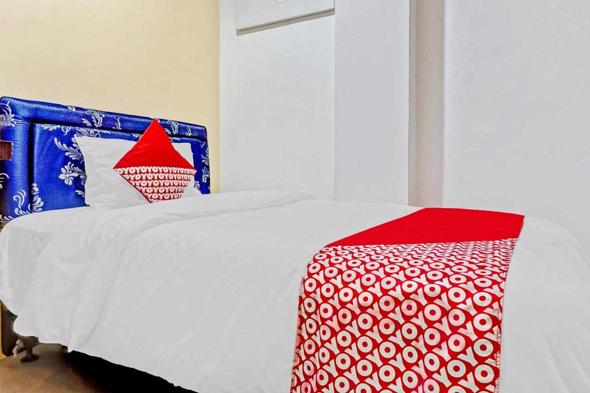 Super Oyo 90692 Point Hostel Jakarta Exterior photo